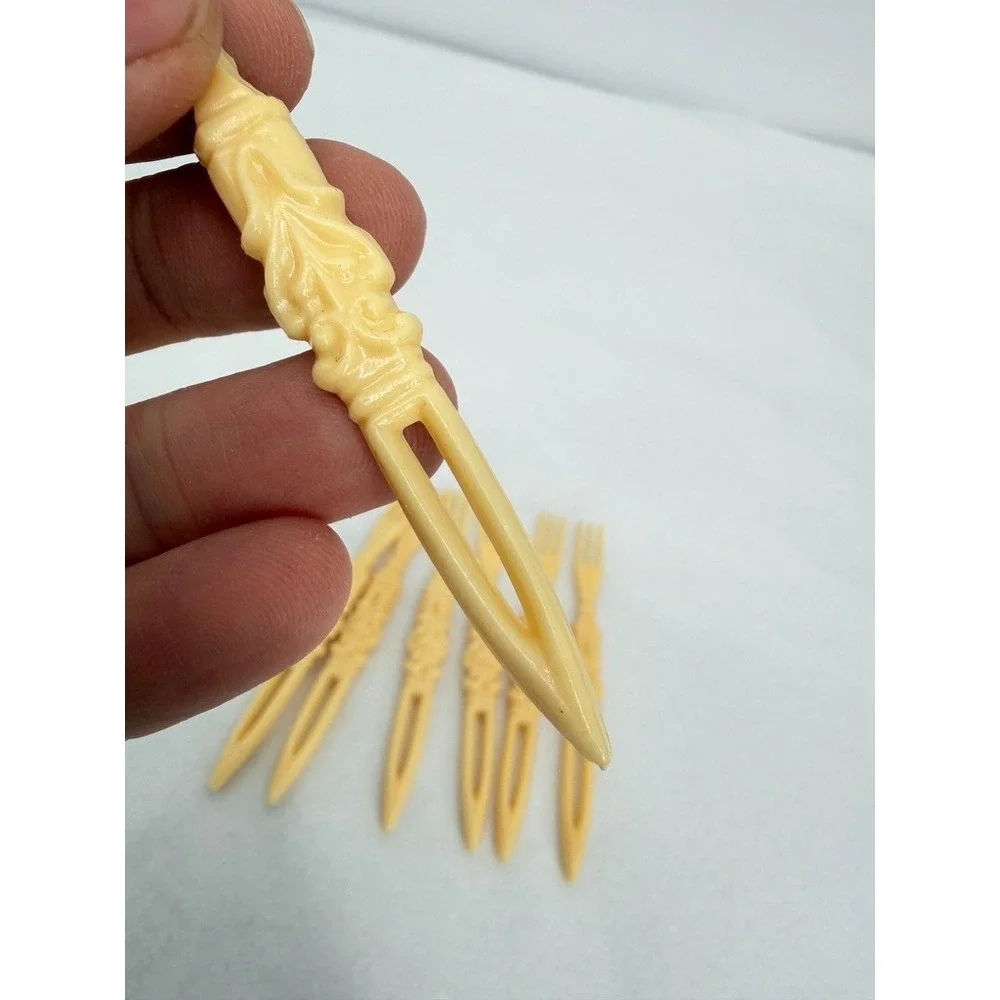 Cocktail Picks Vintage Plastic Ornate Cream Party Appetizer Bento Retro 11pc